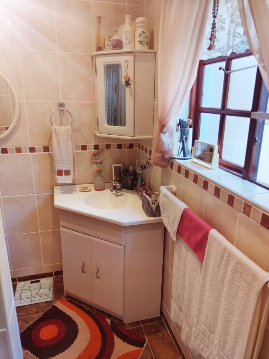 4 Bedroom Property for Sale in Noorsekloof Eastern Cape
